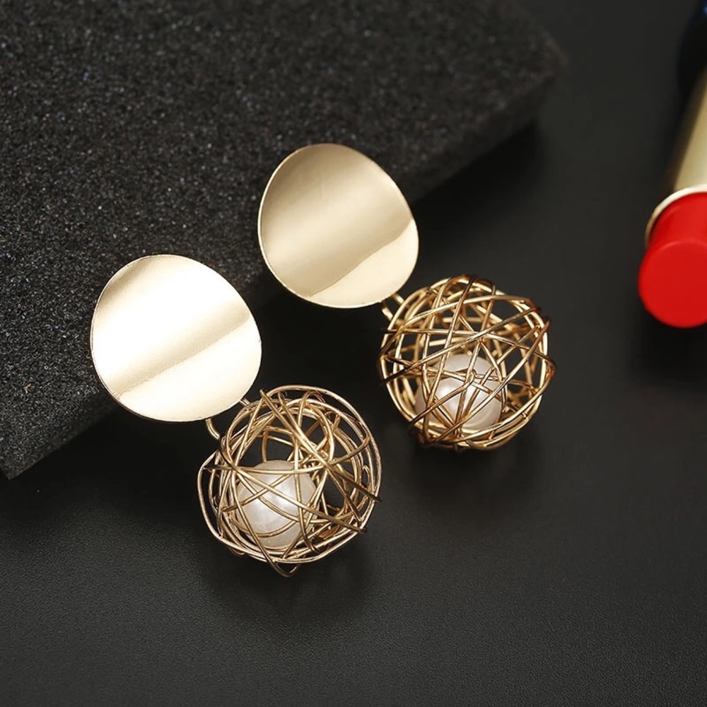 3 for $27 ❤️ Gold pearl nest stud earrings